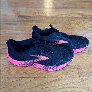 Brooks Women's Black and Hot Pink Running Sneakers